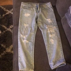 Light wash ripped boyfriend jeans, never worn!!